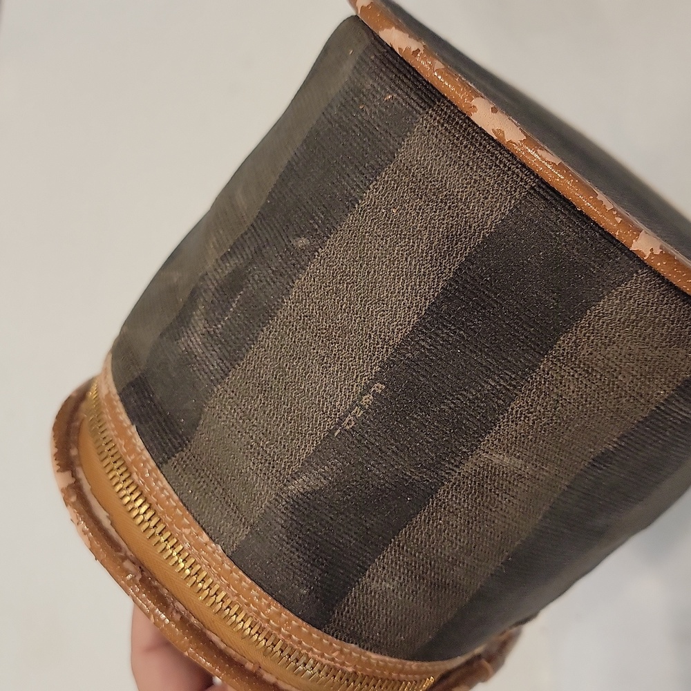 Authentic Fendi vanity kit - Picture 4 of 10